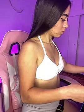 AMBERBUNNY  online show from April 14, 2026, 1:27 pm