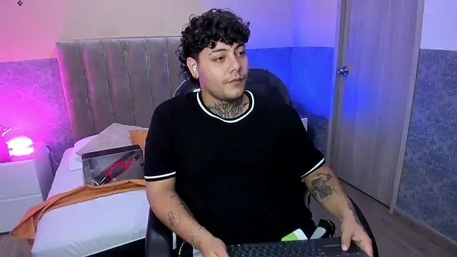 DAMON SALVATTORE online show from April 18, 2026, 3:53 am