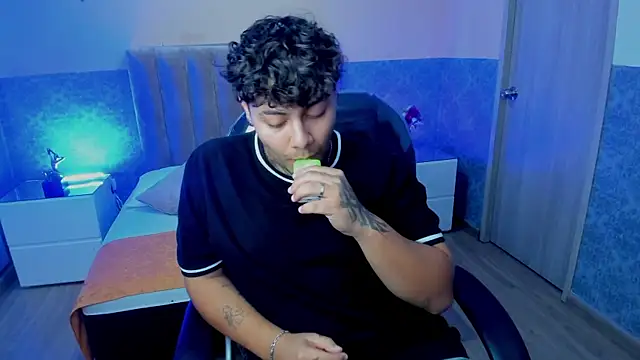 DAMON SALVATTORE online show from April 16, 2026, 3:29 am