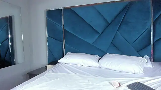 Samantha Walton online show from April 18, 2026, 4:26 am