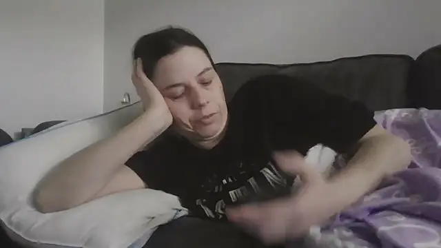 lily1982 online show from June 5, 2026, 5:18 pm