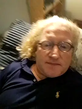 ChrisMtl83 online show from April 8, 2026, 4:47 am