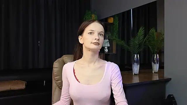 Alice Mey online show from April 13, 2026, 4:05 am