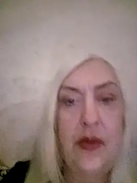 Julia20X online show from April 15, 2026, 8:31 pm