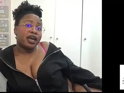 Snapshot of TwerkingTemptress chatting on June 17, 2026, 8:19 pm TwerkingTemptress online show from June 17, 2026, 8:19 pm