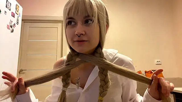 AllegraStaffieri online show from April 16, 2026, 9:50 pm