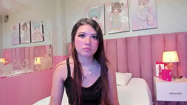 Snapshot of Hellencute18_ chatting on June 2, 2026, 11:21 am Hellencute18 online show from June 2, 2026, 11:21 am