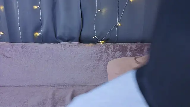 DianneBribiesca online show from April 19, 2026, 8:37 am