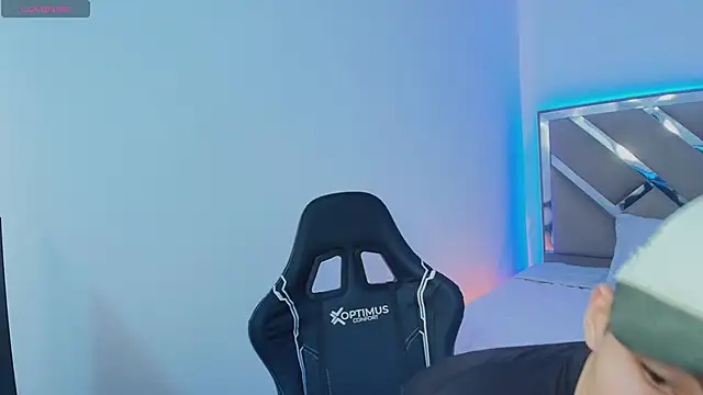 Valentino Rey online show from April 15, 2026, 11:59 am