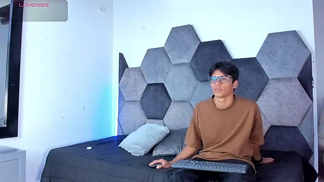 LiamKron online show from April 9, 2026, 11:38 am