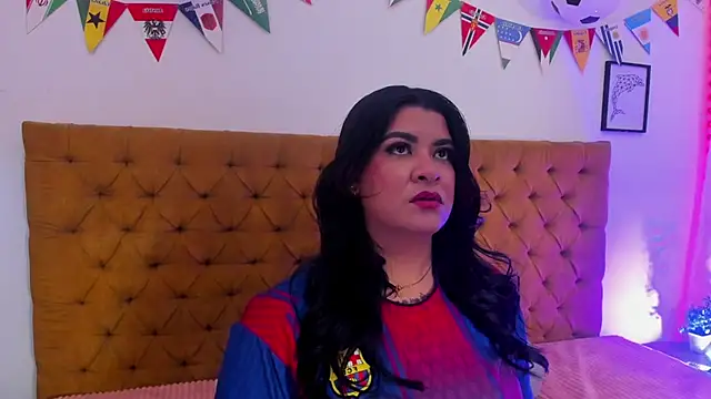 Snapshot of Katty_West chatting on June 25, 2026, 7:19 pm Katty West online show from June 25, 2026, 7:19 pm