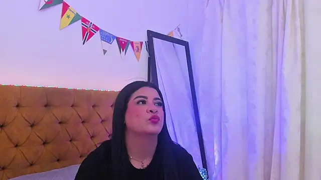 Snapshot of Katty_West chatting on July 4, 2026, 7:07 pm Katty West online show from July 4, 2026, 7:07 pm