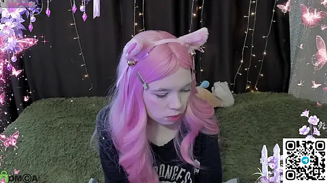 MisaRisaChan online show from April 17, 2026, 8:17 am