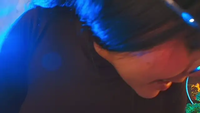 ambar  devon online show from April 19, 2026, 7:38 pm