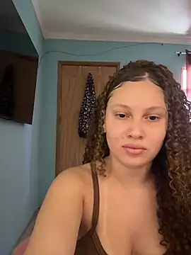 sophiiahot online show from April 16, 2026, 4:52 pm