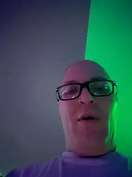 chronic vibez online show from April 15, 2026, 7:58 pm