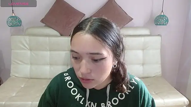 Marianne Cam online show from April 17, 2026, 4:21 pm