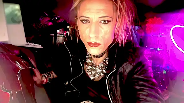 TgirlBrat online show from June 5, 2026, 6:18 am
