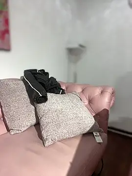 AlanaMartinez Pink online show from May 24, 2026, 5:40 am