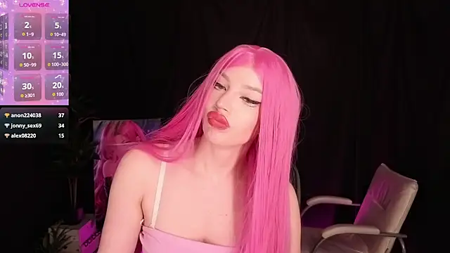 HARITA LOVEE online show from April 16, 2026, 9:39 pm