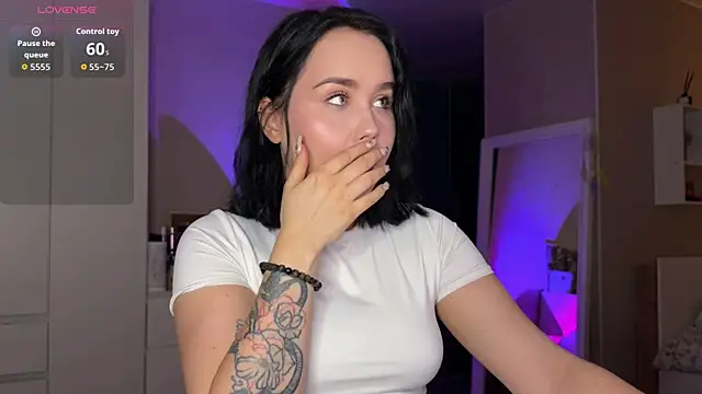 lola raze online show from May 2, 2026, 8:36 pm