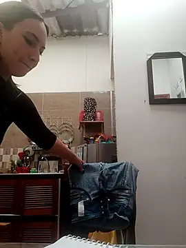 AlaiaLux online show from April 18, 2026, 9:37 pm