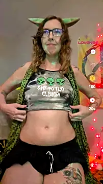 Snapshot of arts1nn chatting on July 17, 2026, 2:42 am arts1nn online show from July 17, 2026, 2:42 am