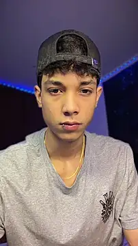 RoughDiamond  online show from April 18, 2026, 11:49 pm