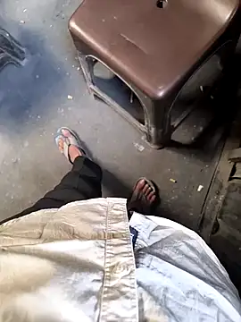  younger couples  online show from April 16, 2026, 7:31 am