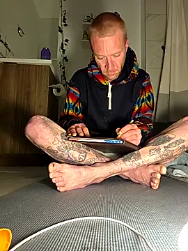 rawanduncut4u online show from April 9, 2026, 7:58 am