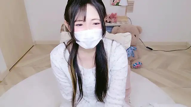 Satomi nn online show from April 17, 2026, 4:37 am