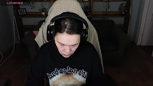 QwertyAnnie Lbo online show from April 16, 2026, 1:39 am