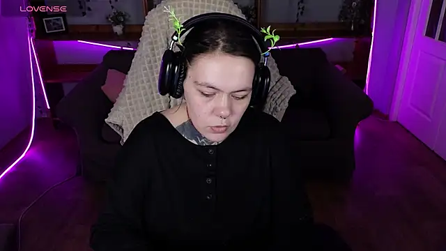 QwertyAnnie Lbo online show from April 19, 2026, 3:02 pm