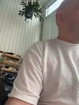 elysmay online show from April 16, 2026, 4:46 am