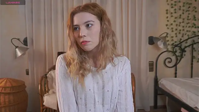 SonyaCubine online show from April 15, 2026, 11:59 am