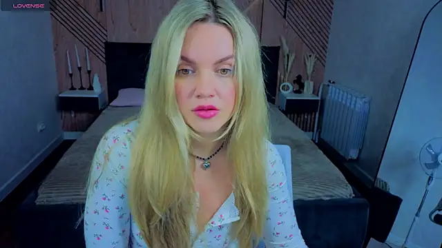 Jennifer Perezz online show from June 1, 2026, 5:01 pm