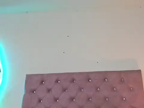 laurenlaine online show from April 17, 2026, 12:02 am