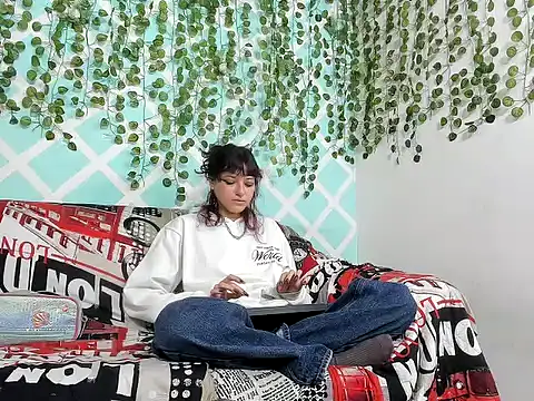 Selene 333 hot online show from April 16, 2026, 7:03 pm