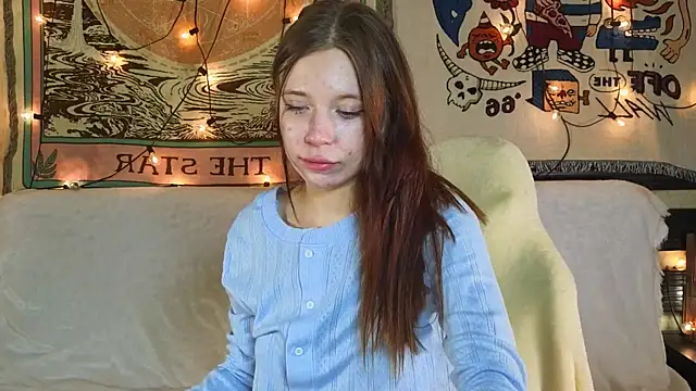 BlueberryMilMil online show from April 17, 2026, 3:48 pm