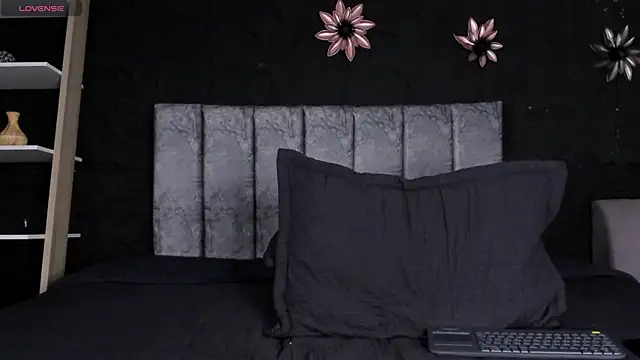 Andrewandlizzy online show from April 19, 2026, 5:19 am