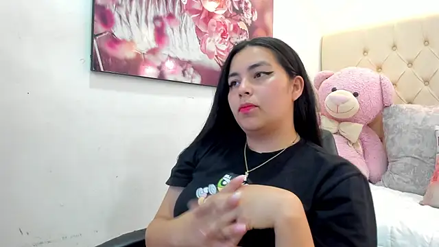 luna bloomm  online show from April 14, 2026, 4:17 am