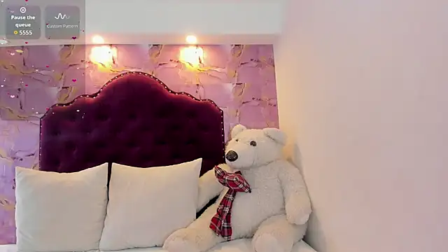 Snapshot of luna_bloomm_ chatting on May 20, 2026, 4:42 am luna bloomm online show from May 20, 2026, 4:42 am