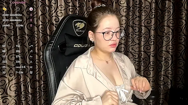 RebeccaDelmedico online show from April 18, 2026, 2:25 am