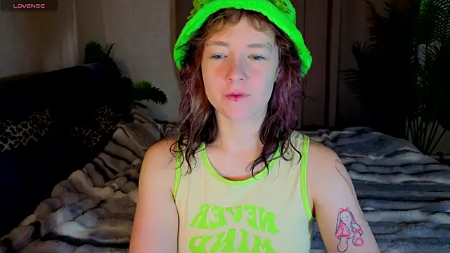Snapshot of Ricki_Bloom chatting on July 15, 2026, 1:12 am Ricki Bloom online show from July 15, 2026, 1:12 am
