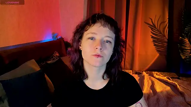 Snapshot of Ricki_Bloom chatting on July 2, 2026, 1:17 am Ricki Bloom online show from July 2, 2026, 1:17 am