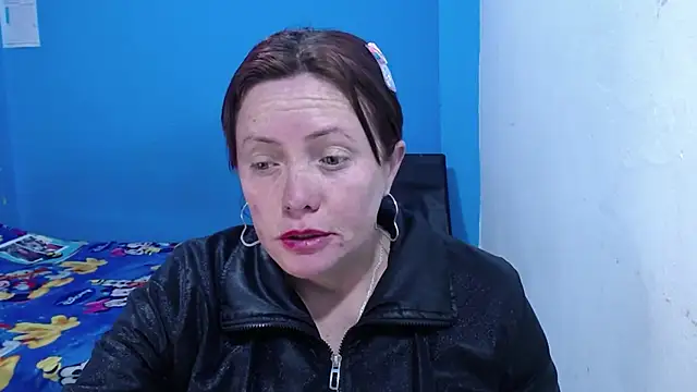 Snapshot of carolinhe26 chatting on July 9, 2026, 4:35 am carolinhe26 online show from July 9, 2026, 4:35 am