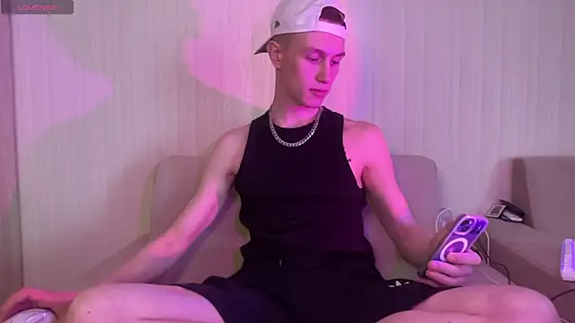 Travis Gracile online show from April 19, 2026, 9:32 am