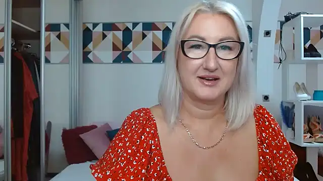 DianaFrances online show from July 18, 2026, 1:09 pm