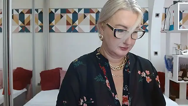 DianaFrances online show from July 25, 2026, 12:33 pm