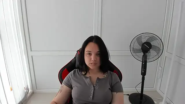 Snapshot of Caroline_cutte chatting on June 14, 2026, 6:47 am Caroline cutte online show from June 14, 2026, 6:47 am